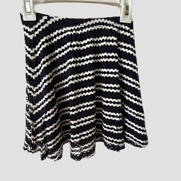 AQUA DARK NAVY & WHITE FLARED SKIRT SIZE GIRLS SIZE M - Picture 9 of 14